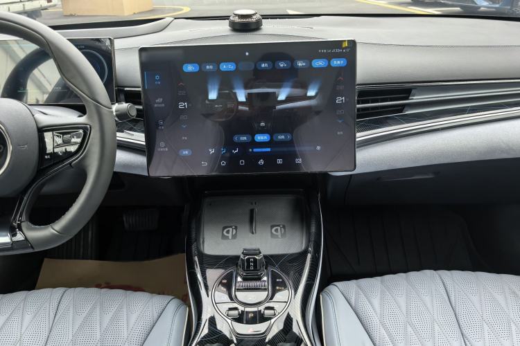 Used BYD Seal 2022 700 km Long-Range Rear-Wheel-Drive Version Audio And AC Panel