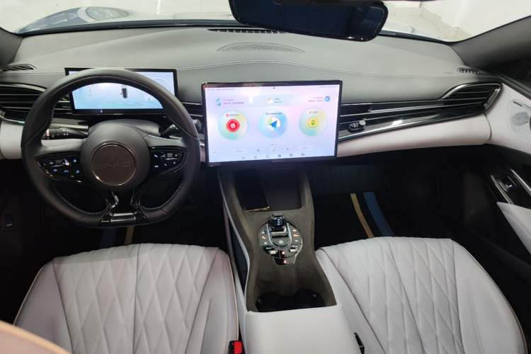 Used BYD Seal 2022 550 km Standard Range Rear-Wheel Drive Prestige Version Center Console