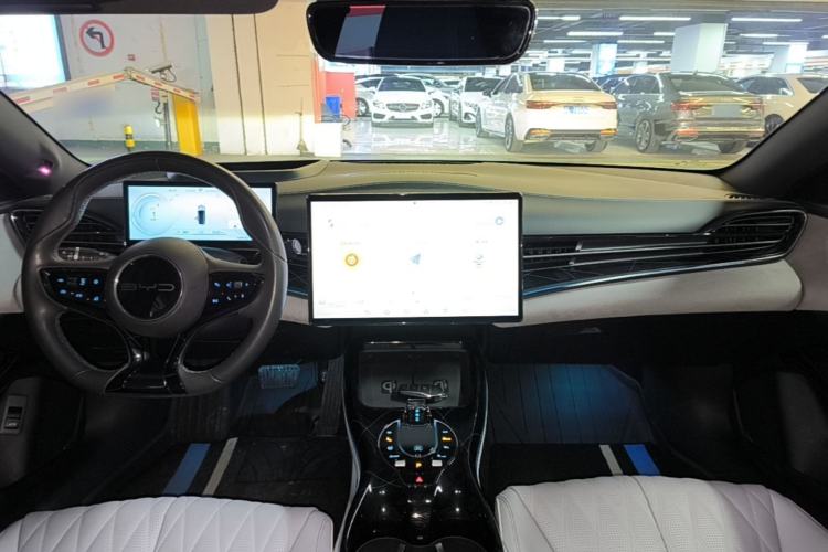 Used BYD Seal 2022 650 km All-Wheel-Drive Performance Version Center Console
