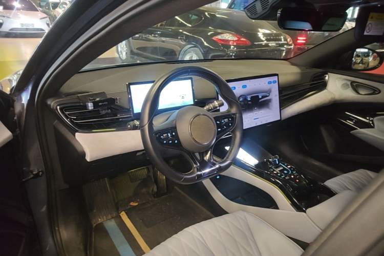 Used BYD Seal 2022 550 km Standard Range Rear-Wheel Drive Prestige Version Center Console