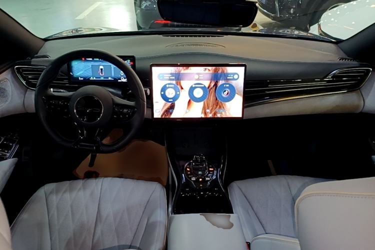 Used BYD Seal 2022 550 km Standard Range Rear-Wheel Drive Prestige Version Center Console