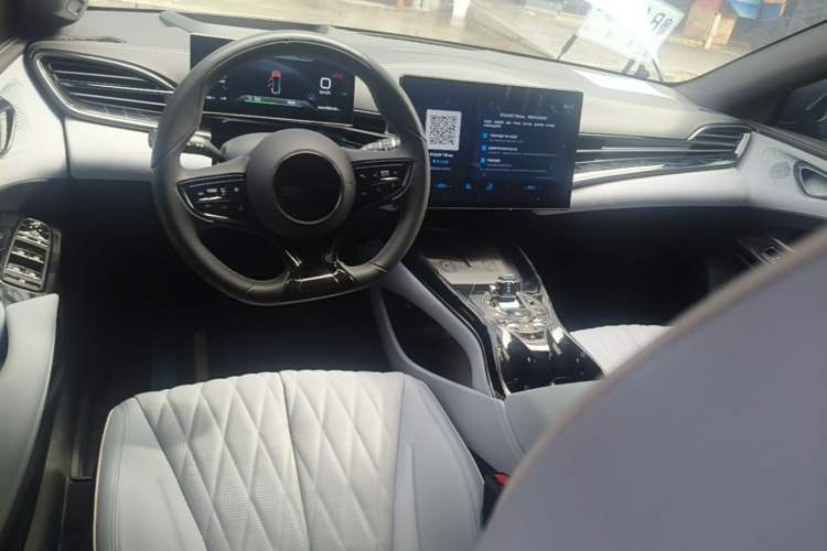 Used BYD Seal 2022 700 km Long-Range Rear-Wheel-Drive Version Center Console