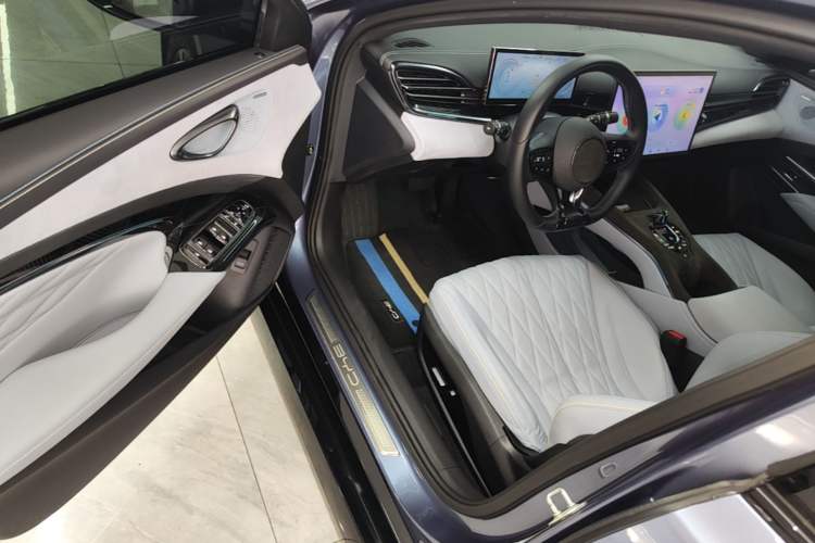 Used BYD Seal 2022 550 km Standard Range Rear-Wheel Drive Prestige Version Driver Seat