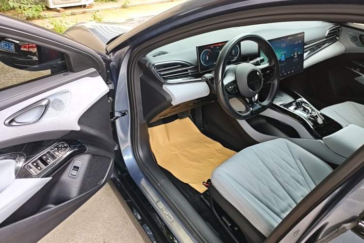 Used BYD Seal 2022 550 km Standard Range Rear-Wheel Drive Prestige Version Driver Seat
