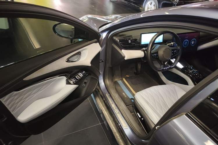 Used BYD Seal 2022 550 km Standard Range Rear-Wheel Drive Prestige Version Driver Seat