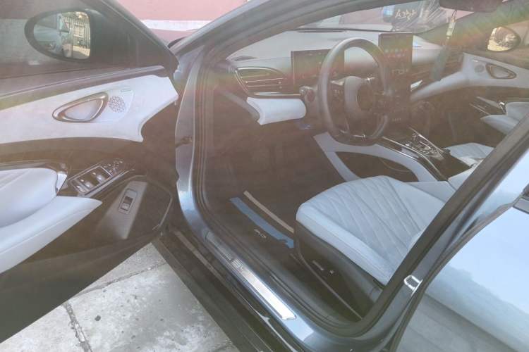 Used BYD Seal 2022 550 km Standard Range Rear-Wheel Drive Prestige Version Driver Seat