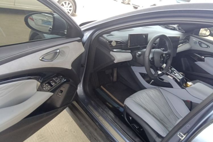 Used BYD Seal 2022 650 km All-Wheel-Drive Performance Version Driver Seat