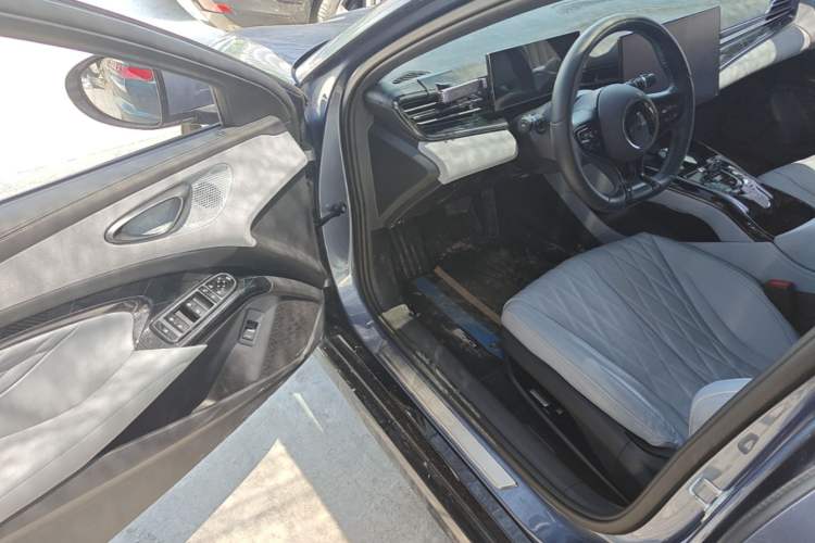 Used BYD Seal 2022 550 km Standard Range Rear-Wheel Drive Prestige Version Driver Seat