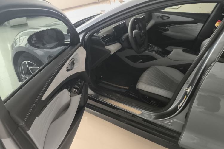 Used BYD Seal 2022 650 km All-Wheel-Drive Performance Version Driver Seat