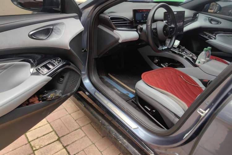 Used BYD Seal 2022 550 km Standard Range Rear-Wheel Drive Prestige Version Driver Seat