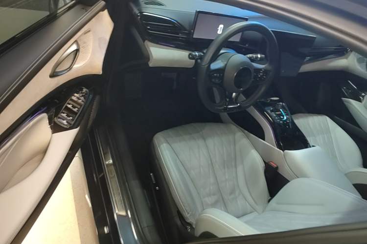 Used BYD Seal 2022 550 km Standard Range Rear-Wheel Drive Prestige Version Driver Seat