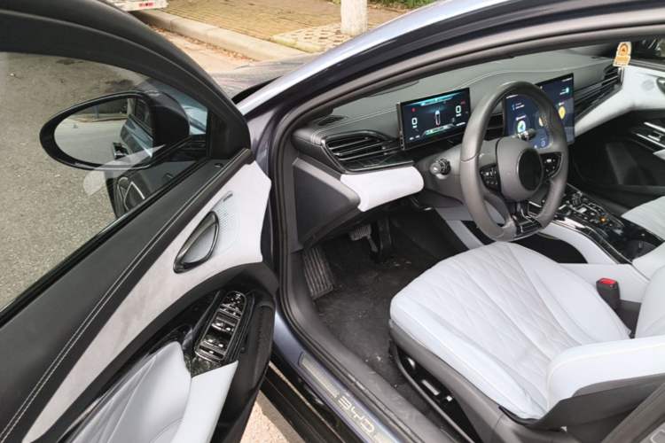 Used BYD Seal 2022 700 km Long-Range Rear-Wheel-Drive Version Driver Seat