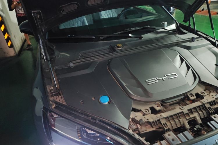 Used BYD Seal 2022 550 km Standard Range Rear-Wheel Drive Prestige Version Engine Bay Right