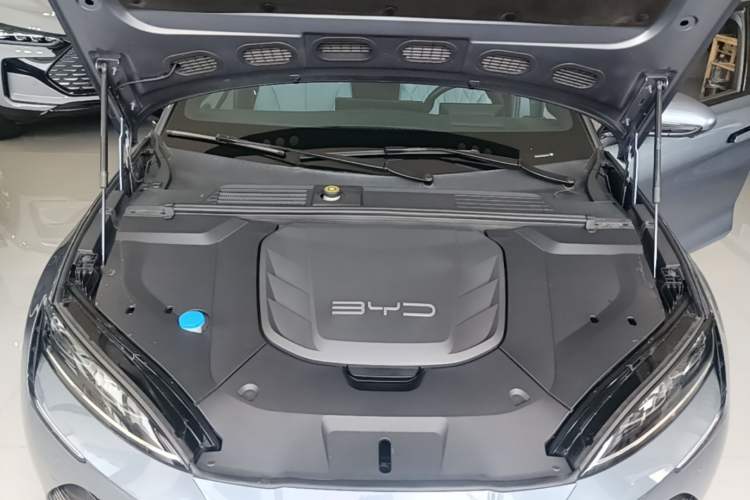 Used BYD Seal 2022 650 km All-Wheel-Drive Performance Version Engine Bay