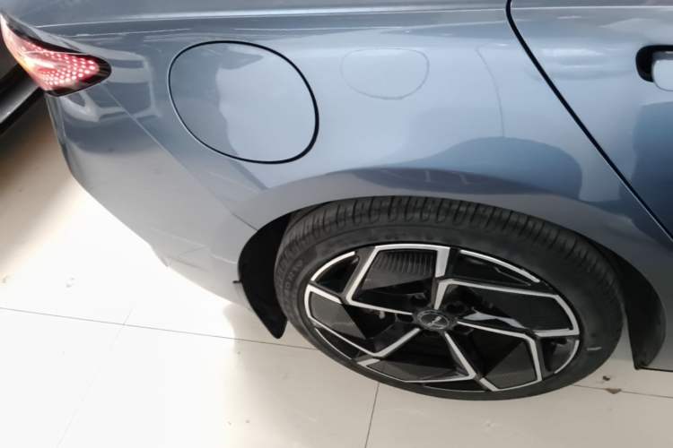 Used BYD Seal 2022 700 km Long-Range Rear-Wheel-Drive Version Exterior 2