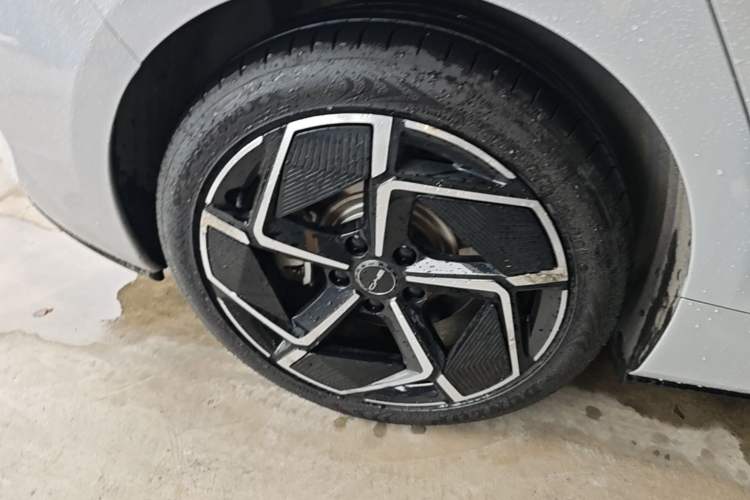 Used BYD Seal 2022 700 km Long-Range Rear-Wheel-Drive Version Exterior 3