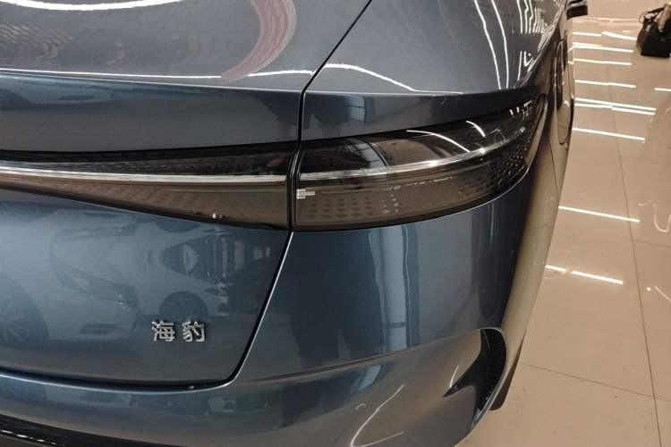 Used BYD Seal 2022 700 km Long-Range Rear-Wheel-Drive Version Exterior 3
