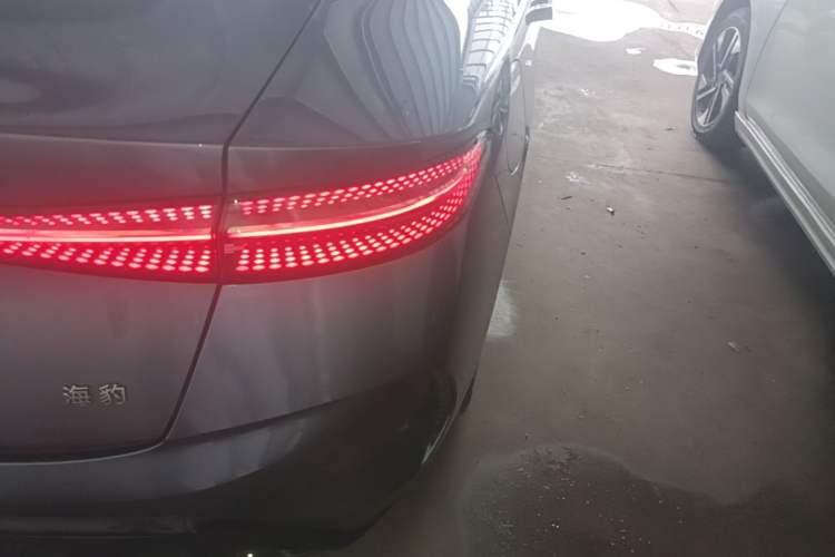 Used BYD Seal 2022 550 km Standard Range Rear-Wheel Drive Prestige Version Exterior 3