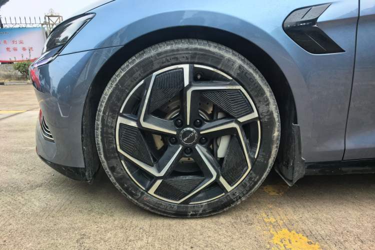 Used BYD Seal 2022 700 km Long-Range Rear-Wheel-Drive Version Exterior 4