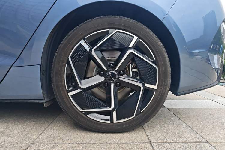Used BYD Seal 2022 700 km Long-Range Rear-Wheel-Drive Version Exterior 4