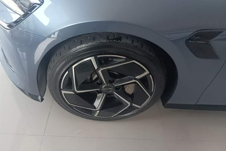 Used BYD Seal 2022 650 km All-Wheel-Drive Performance Version Exterior 4