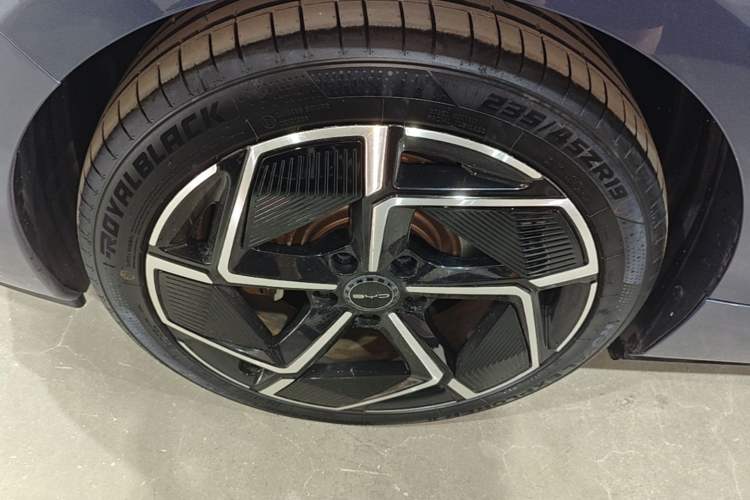 Used BYD Seal 2022 700 km Long-Range Rear-Wheel-Drive Version Exterior 5