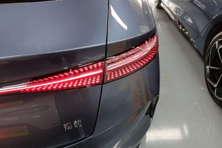 Used BYD Seal 2022 550 km Standard Range Rear-Wheel Drive Prestige Version Exterior 6
