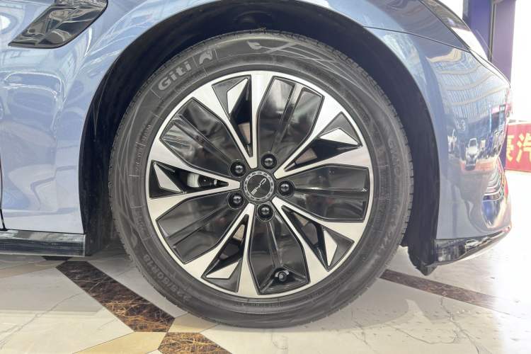 Used BYD Seal 2022 550 km Standard Range Rear-Wheel Drive Prestige Version Exterior 8