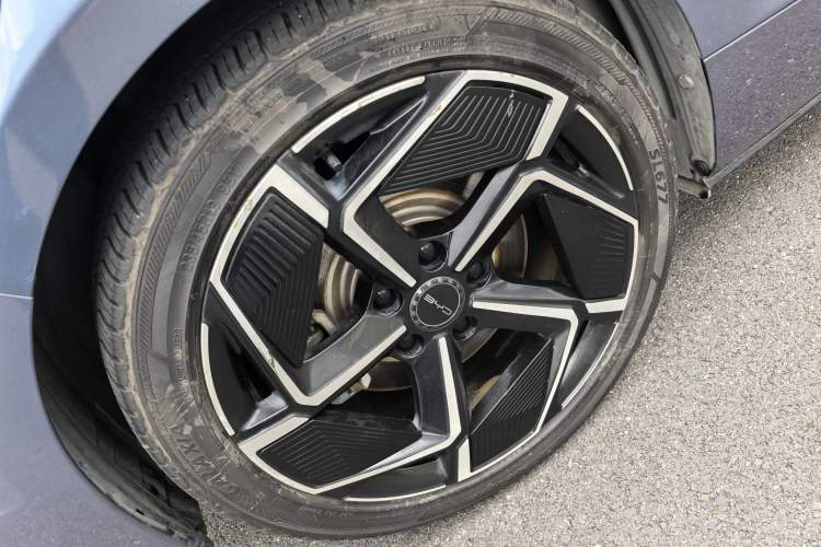 Used BYD Seal 2022 700 km Long-Range Rear-Wheel-Drive Version Exterior 9