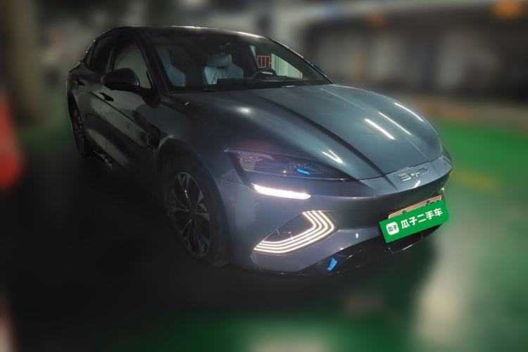 Used BYD Seal 2022 550 km Standard Range Rear-Wheel Drive Prestige Version Front Right 45 Deg