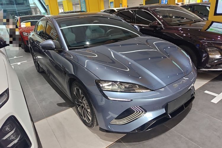 Used BYD Seal 2022 550 km Standard Range Rear-Wheel Drive Prestige Version Front Right 45 Deg