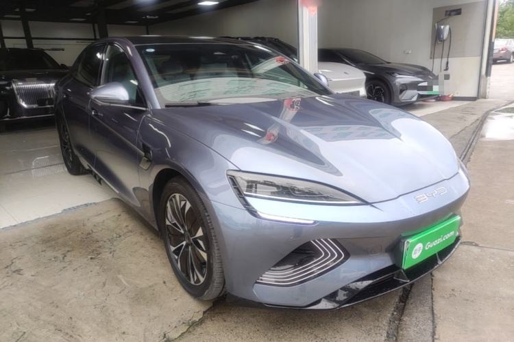 Used BYD Seal 2022 550 km Standard Range Rear-Wheel Drive Elite Version Front Right 45 Deg