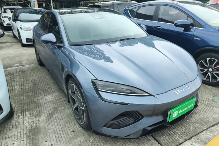 Used BYD Seal 2022 700 km Long-Range Rear-Wheel-Drive Version Front Right 45 Deg