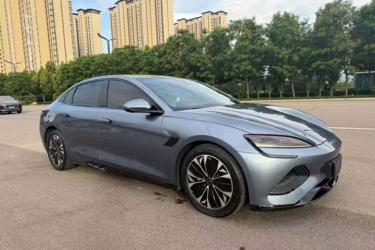 Used BYD Seal 2022 550 km Standard Range Rear-Wheel Drive Prestige Version Front Right 45 Deg