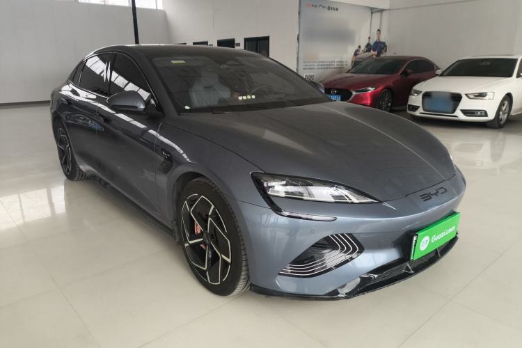 Used BYD Seal 2022 650 km All-Wheel-Drive Performance Version Front Right 45 Deg
