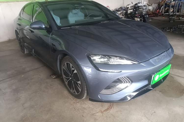 Used BYD Seal 2022 550 km Standard Range Rear-Wheel Drive Prestige Version Front Right 45 Deg