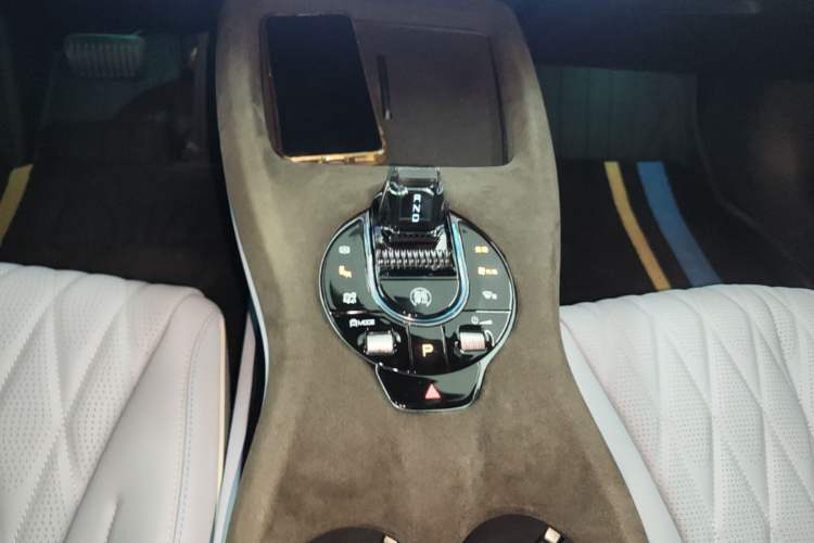 Used BYD Seal 2022 550 km Standard Range Rear-Wheel Drive Prestige Version Gear Lever