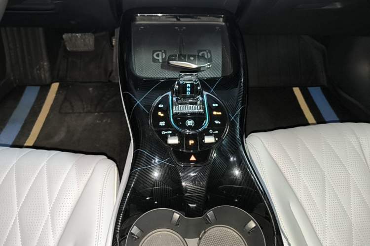 Used BYD Seal 2022 650 km All-Wheel-Drive Performance Version Gear Lever