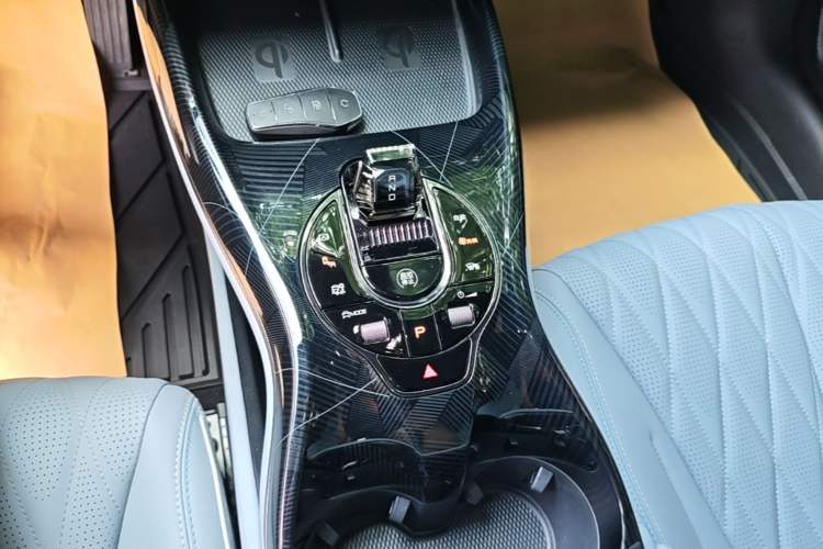 Used BYD Seal 2022 550 km Standard Range Rear-Wheel Drive Prestige Version Gear Lever