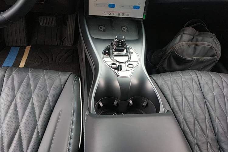 Used BYD Seal 2022 550 km Standard Range Rear-Wheel Drive Prestige Version Gear Lever