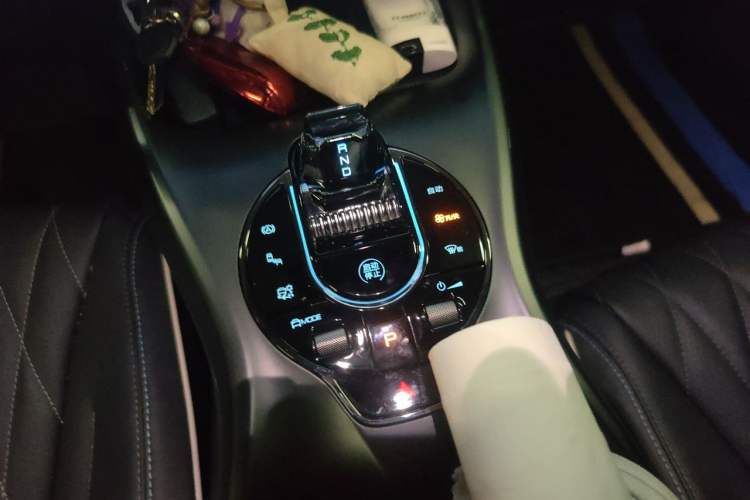 Used BYD Seal 2022 550 km Standard Range Rear-Wheel Drive Prestige Version Gear Lever