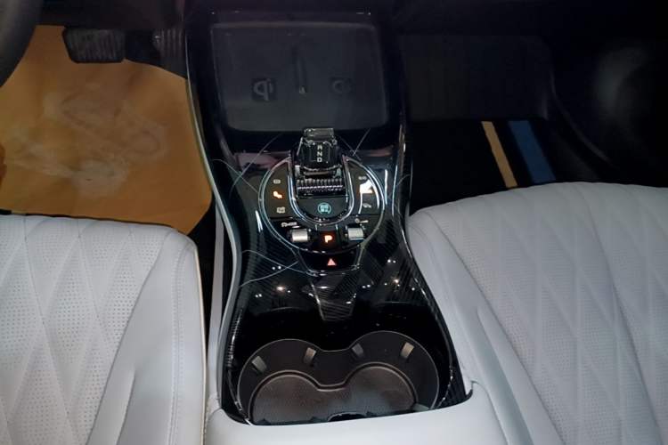 Used BYD Seal 2022 550 km Standard Range Rear-Wheel Drive Prestige Version Gear Lever