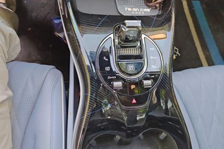 Used BYD Seal 2022 550 km Standard Range Rear-Wheel Drive Prestige Version Gear Lever
