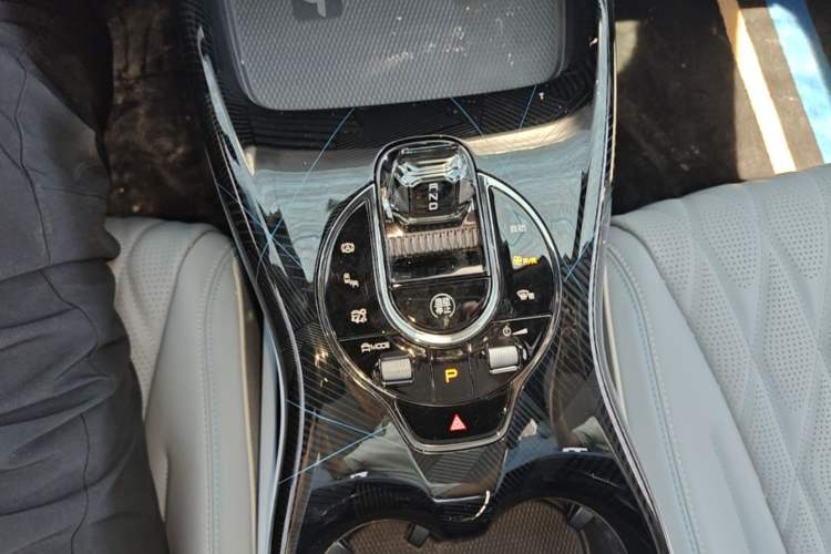 Used BYD Seal 2022 550 km Standard Range Rear-Wheel Drive Prestige Version Gear Lever