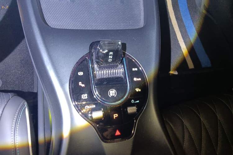 Used BYD Seal 2022 550 km Standard Range Rear-Wheel Drive Prestige Version Gear Lever