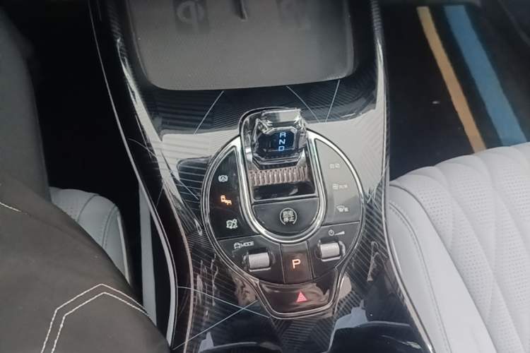 Used BYD Seal 2022 650 km All-Wheel-Drive Performance Version Gear Lever