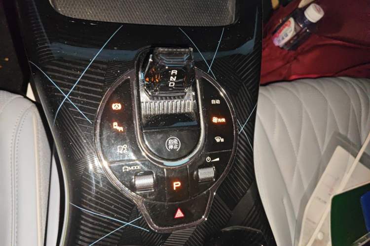 Used BYD Seal 2022 650 km All-Wheel-Drive Performance Version Gear Lever