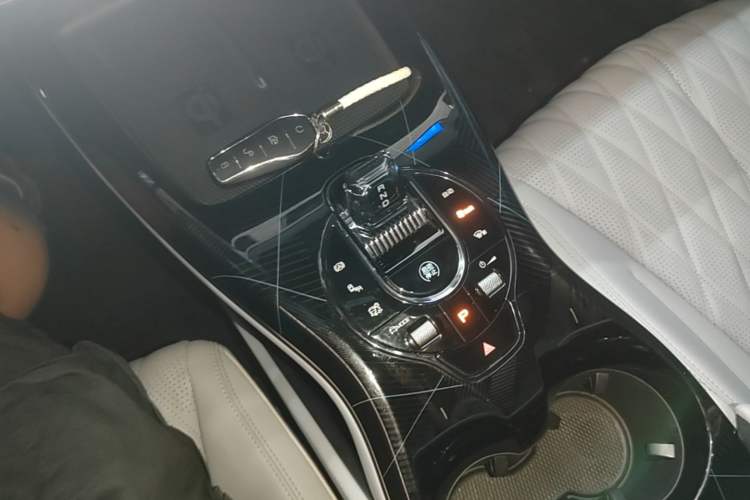 Used BYD Seal 2022 550 km Standard Range Rear-Wheel Drive Prestige Version Gear Lever