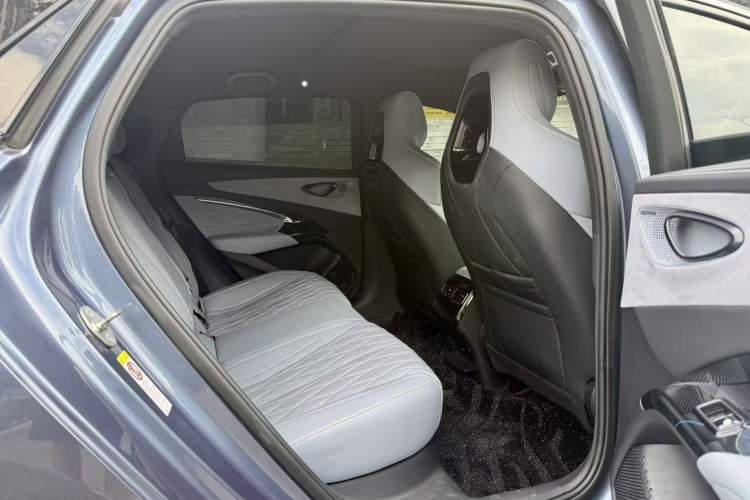 Used BYD Seal 2022 700 km Long-Range Rear-Wheel-Drive Version Interior 11
