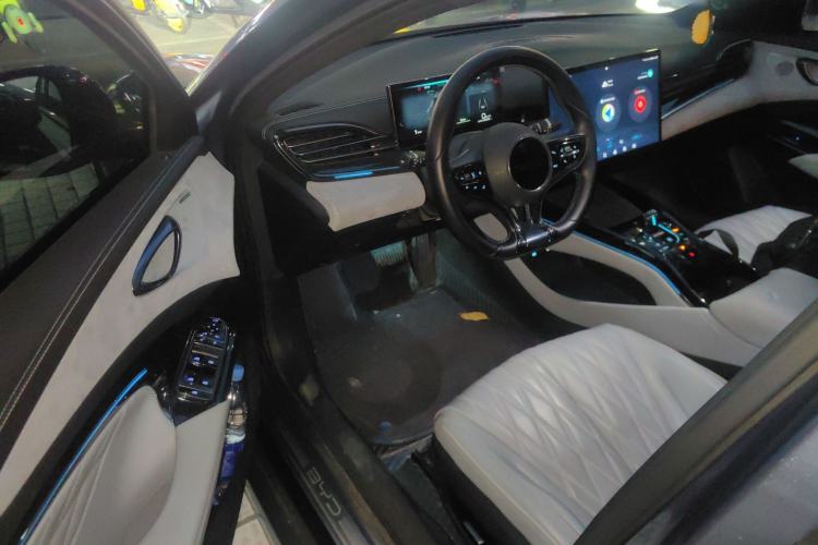 Used BYD Seal 2022 550 km Standard Range Rear-Wheel Drive Prestige Version Interior 3